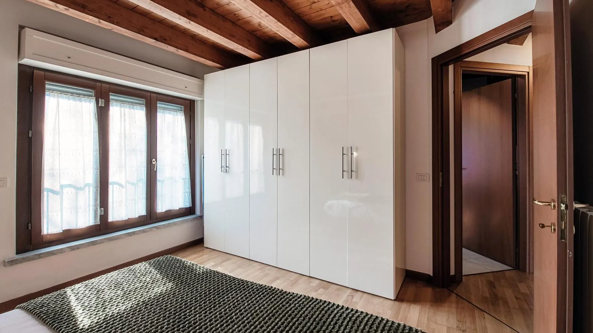 Como Sweet Life Apartment By Quokka 360 - Attic Flat