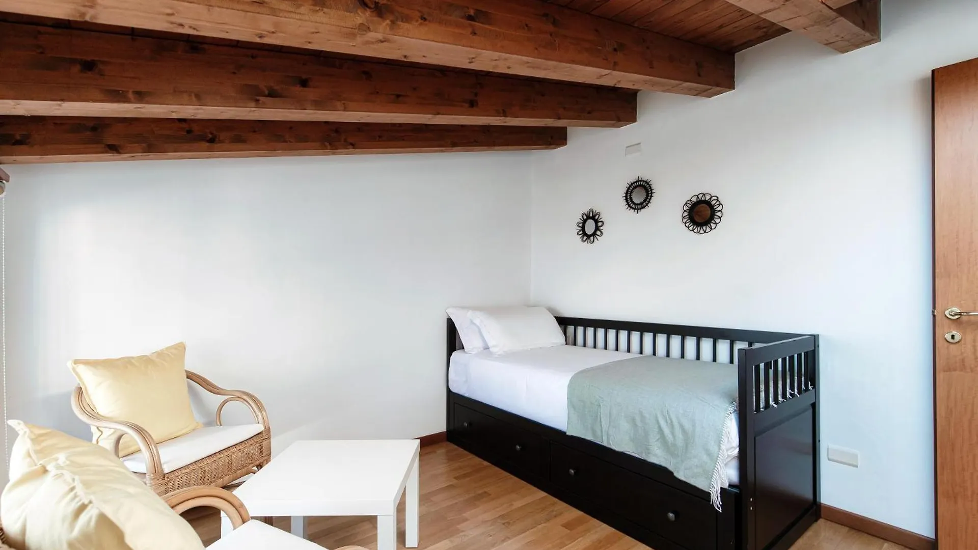 Como Sweet Life Apartment By Quokka 360 - Attic Flat